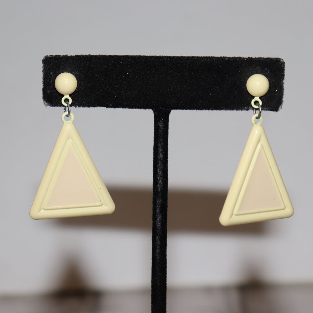 🤍🌸 Vintage Cream & Light Pink Triangle Dangle Earrings · Post · 1.5" Tall ·